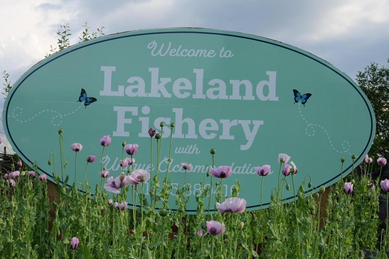 Lakeland Lodge With Private Hot Tub And Fishing Hatfield Peverel Buitenkant foto